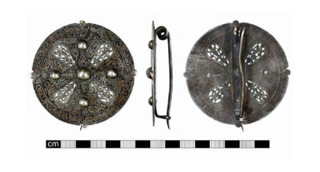 Spilla medievale scoperta in Inghilterra